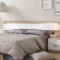 Cabecero leds nantes con dos mesitas couple tres cajones en color blanco u sahara/blanco